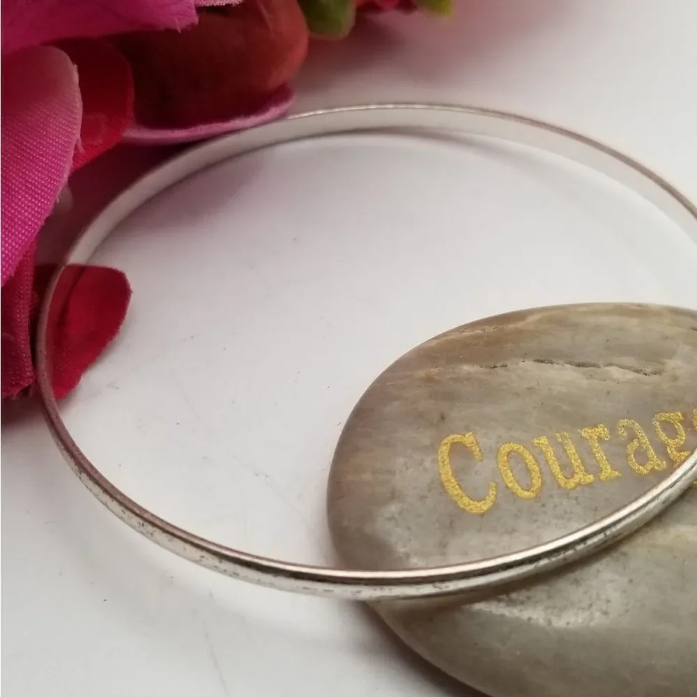 Silver tone round classic bangle. B704